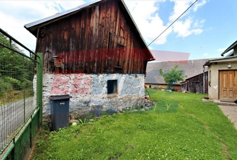Prodej rodinného domu/chalupy s pozemkem 1593 m2 v Trsicích u Sušice
