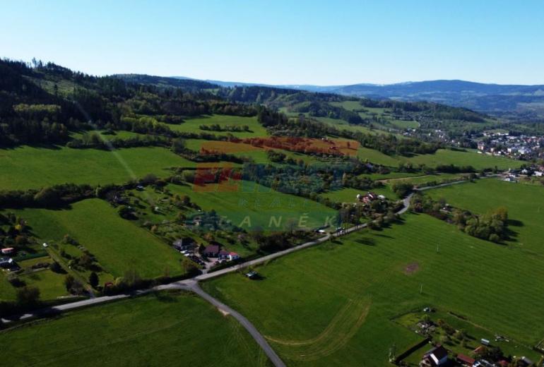 PRODEJ POZEMKU URČENÉHO K VÝSTAVBĚ CHATY, MALÉHO RD V SUŠICI