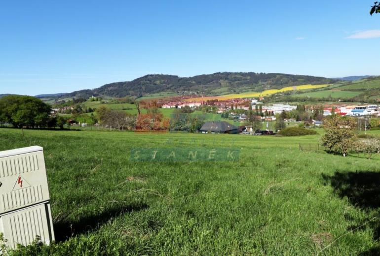 PRODEJ POZEMKU URČENÉHO K VÝSTAVBĚ CHATY, NEBO MENŠÍHO RD V SUŠICI