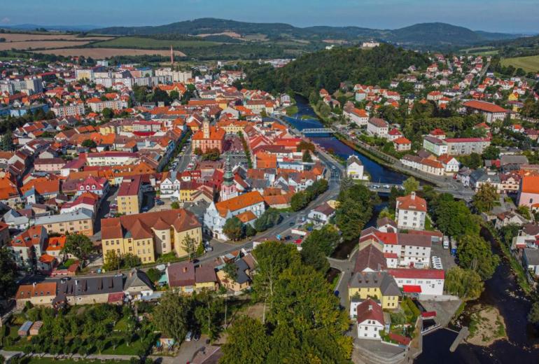 PRODEJ RODINNÉHO DOMU SE ZAHRADOU V SUŠICI