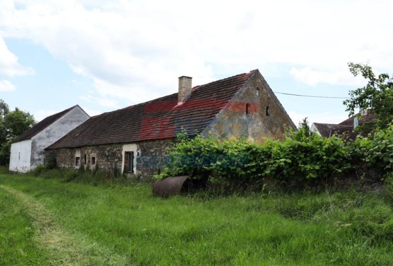 PRODEJ RODINNÉHO DOMU SE ZAHRADOU U HORAŽĎOVIC - KOMUŠÍN