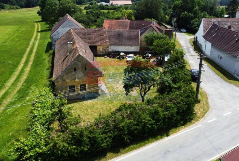 PRODEJ RODINNÉHO DOMU SE ZAHRADOU U HORAŽĎOVIC - KOMUŠÍN