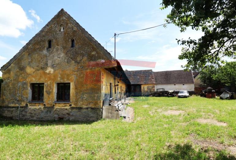 PRODEJ RODINNÉHO DOMU SE ZAHRADOU U HORAŽĎOVIC - KOMUŠÍN