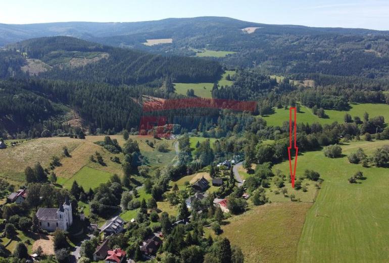 PRODEJ STAVEBNÍHO POZEMKU 4430 M2 V KAŠPERSKÝCH HORÁCH S PŮVODNÍM DOMEM