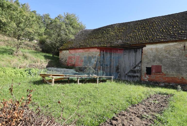 PRODEJ STAVEBNÍHO POZEMKU SE STODOLOU V BUDĚTICÍCH