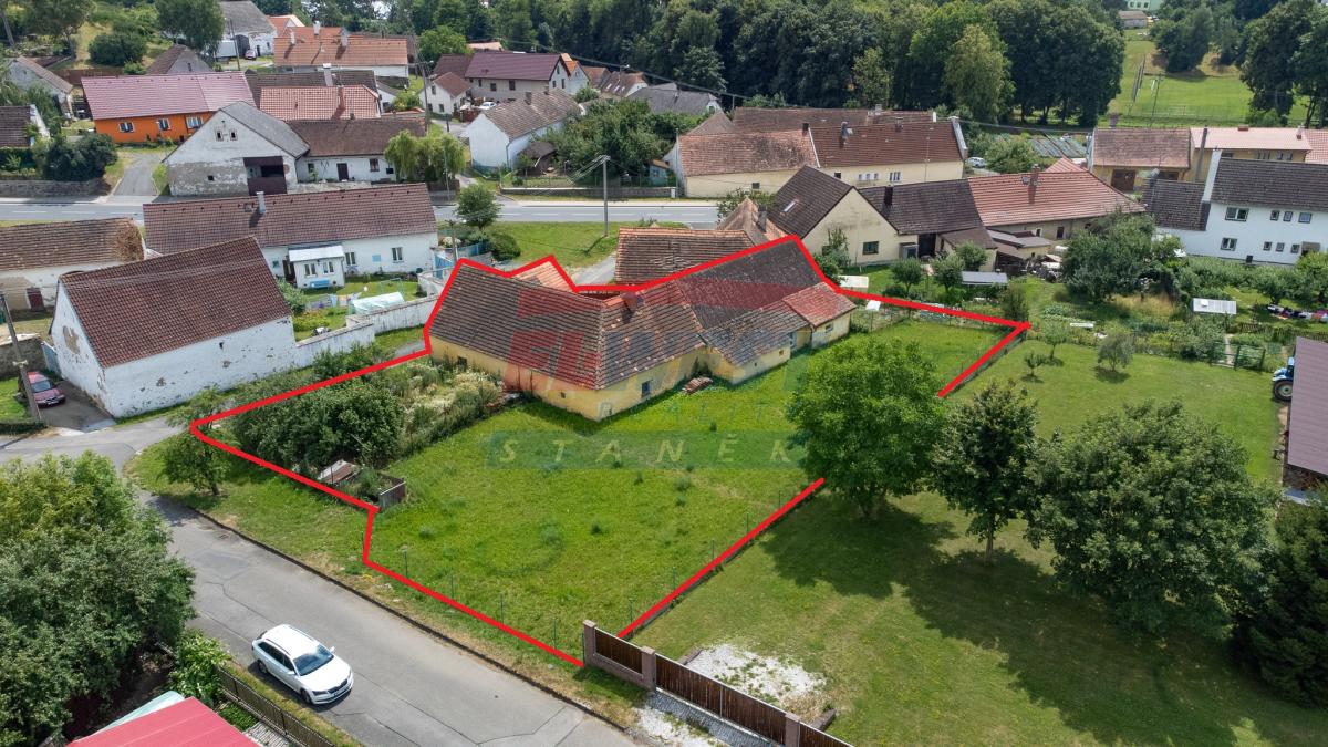 Prodej rodinného domu 3+1 s garáží a stodolou v Malém Boru u Horažďovic
